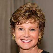 Lori Gregoire's Instagram, Twitter & Facebook