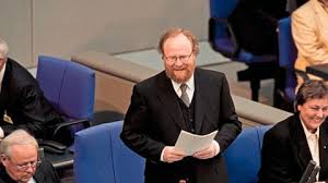 Wolfgang thierse is married with two children. Wolfgang Thierse Was Macht Der Ehemalige Bundestagsprasident Heute Stern De