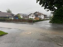 In sankt johann im pongau ist es morgens vielfach wolkig, gebietsweise kann sich auch die sonne durchsetzen bei werten von 15°c. Achtung Extreme Uberflutungsgefahr Durch Dauerregen In Folgenden Regionen Wetterauwetter De