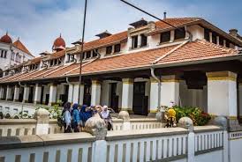 Thalita latief as diska, salvita as maya, bunga jelita as cika, tsania marwa as dinda, marcell darwin as yugo, melvin as armen, ronald gustav as onil plot : Pengunjung Lawang Sewu Tembus Satu Juta Wisatawan Republika Online