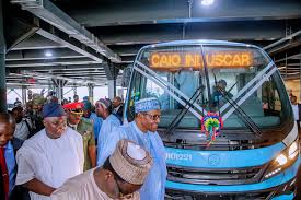 Each bus terminal will be 30,000 square metres and will include standard facilities such as waiting areas, loading bays, ticketing stands, driver lounge, parking areas, restrooms among others. President Buhari Unveils Airport Road Oshodi Transport Interchange 820 Buses Akinwunmi Ambode
