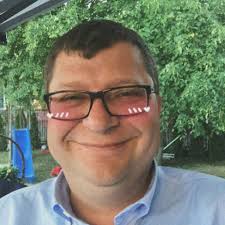 Jest to efekt sześciu europejskich nakazów aresztowania, które wystawiły za nim różne prokuratury. Zbigniew Stonoga Jojo S Bizarre Community Amino