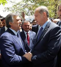1960 senesinde i̇stanbul'da dünyaya gelen hakan bayrakçı'nın annesi seniha hanım, babası ise mesut bayrakçı'dır. Unlu Anketci Hakan Bayrakci Dan Sok Erdogan Tahmini