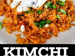 Ialah nasi goreng kimchi, nasi goreng ala korea yang mampu membuat anda tidak mampu tahan seperti namanya, nasi goreng kimchi diperbuat dengan cara menggoreng nasi dengan kimchi, pes. Kimchi Fried Rice ë³¶ìŒë°¥ The Greatest Fried Rice In The World Cookeatblog Com