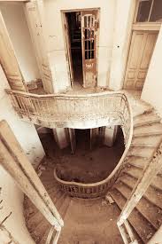 Împrejurimile abundă în obiective turistice, circa 300 de vestigii artistice şi istorice fiind situate în zonă. Arhive Baile Govora Ramnicu Valcea Week