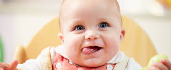 Ab wann können babys lachen? Baby Entwicklung Im 6 Monat Ernahrung Drehen Greifen