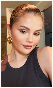 Selina is a beautiful girl. I love ____. Him, them, her, you.