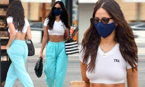 Eiza gonzález, en considerada como una de las grandes promesas en la música y en la actuación. Eiza Gonzalez Flaunts Her Fab Figure In Midriff Baring Crop Top One Day After Celebrating Her 31st Daily Mail Online