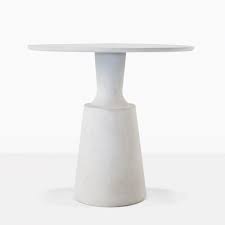 This Round Nicki Outdoor Dining Table Has A Modern Minimalism Design A Modest 80 By 8 Outdoor Dining Table Concrete Dining Table Concrete Outdoor Dining Table