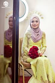 Charivari mempunyai definisi nyanyian atau teriakan sumbang yang disertai bunyi pukulan periuk. Koleksi Baju Pengantin Songket Paling Trending 2018 Sweetpictures