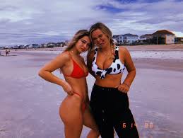 She is known for her starring role as sarah cameron on the netflix teen drama series outer banks. Outer Banks Ø¹Ù„Ù‰ ØªÙˆÙŠØªØ± Madelyn Cline Via Instagram