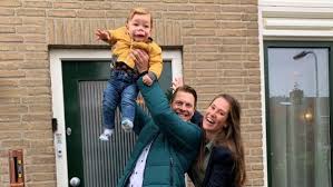 Tv van kpn streamen naar de tv met de chromecast een andere manier om draadloos tv te kijken bij kpn is door live tv vanuit de kpn tv app naar je tv scherm te streamen. Jessica Uit Kopen Zonder Kijken Bed Maken We Op Zoals Roos Dat Deed Linda Nl