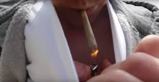 A joint, commonly referred to as a spliff, is a term used to refer to a rolled cannabis cigarette. 5 Ways To Light A Joint In The Wind Cannahacker