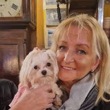 Bizzi Izzi's At The View