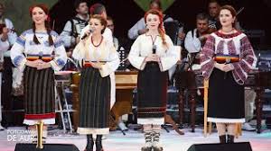 La botoşani este păstrat cu sfinţenie, încă de la clasele mici obiceiul ca fetele să ofere băieţilor mărţişoare şi cadouri. Fetele Din Botosani Hai La Botosani Potcoavadeaur Youtube