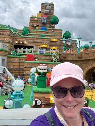 What are the best ways to prepare for a visit to Universal's Epic Universe,  including shade and early access?