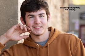 Kim Delong's Instagram, Twitter & Facebook