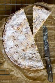 Torta Della Nonna Eine Italienische Spezialitat Madame Cuisine Rezept Italienische Spezialitaten Kuchen Rezepte Ausgefallen Kuchen Und Torten Rezepte
