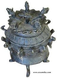 Antique Ashanti Patinated Bronze Kuduo With Zoomorphic Figures Bronze Antiques Lidded