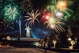 Ровно в 22.00 небо над. Salyut Pobedy Volgograd Mamaev Kurgan