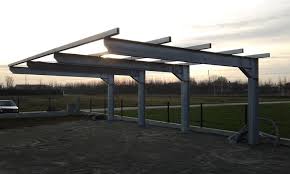 Composta da robusti montanti in profilo he con piastra di base, da vincolarsi a platea idonea o a plinti di fondazione. Progetto Strutturale Di Tettoia In Acciaio Con Sbalzo Di 5 M Marco Biasibetti