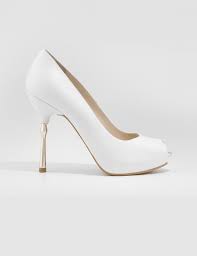 Di solito, le spose sceglierá le scarpe con un tacco che non ha spesso portato per adatto al abito da matrimonio. Scarpe Da Sposa Scegli Le Tue Fra Questi 100 Modelli