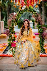 Trending Mehandi Outfit Ideas For Brides In 2020 Bridal Outfits Mehendi Outfits Celebrity Bride