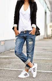 Boyfriend jeans — everybody's got 'em. Wie Blaue Boyfriend Jeans Mit Destroyed Effekten Mit Weisser Sportschuhe Zu Kombinieren 1 Damen Outfits 2021 Lookastic