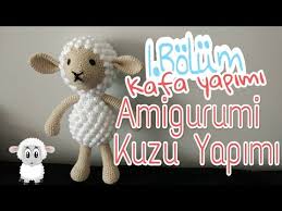 Cokca Orulen Amigurumi Kuzu Tariflerinden Videolu Anlatimla Sizlere Cok Sorulan Modelin Yapilisini Hazirladik Amigurumi Amigurumi Oyuncak Bebek Orgu Projeleri