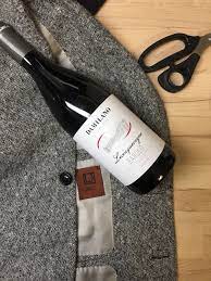 Massgeschneiderte Sofa Weine 12 Perfekte Couch Momente Mit Weinen Weinflasche Wein Trinken Wein