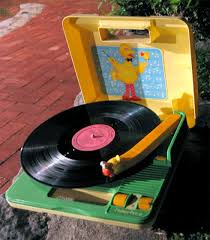 This needle almost always wears out after a few years of use, and contributes to the weak, tinny sound made when trying to play albums or the plastic records in the #1. Portable Record Player Breakdown Flea Market Funk