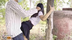 นักศึกษาประโปรงยาวผ่าข้าง เงี่ยนชวนแฟนจอดรถข้างทางเย็ดกันบนเถียงนา  เย็ดสดแตกใน