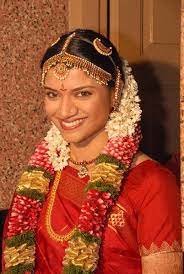 5 Simple But Truly Stunning Hairstyle For Indian Wedding Marina Gallery Fine Art Indian Bridal Hairstyles Indian Wedding Hairstyles South Indian Wedding Hairstyles