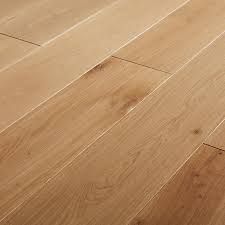 Le parquet est un revêtement de sol, d'une excellente qualité en gris, blanchi, clair, noir, bleu, vers, ton brut. Parquet Massif Lulea L Chene Huile Naturel Castorama