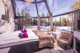 Der tanz der nordlichter ist eine mächtige und einzigartige naturerscheinung, die sogar das leben von menschen hier auf der erde verändern kann. Santas Hotel Aurora Und Glas Iglu Mit Polarlichtern