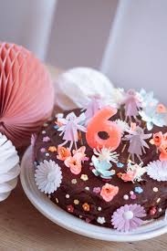 Wird die torte dagegen dem lehrer oder der lehrerin geschenkt, können sie einige nettigkeiten für sie mit dem zuckerschrift schreiben. Feenparty Zum 6 Geburtstag Dekoration Torte Spiele Mother S Finest Fee Geburtstag Geburtstag Dekoration Kinder Geburtstag Ideen