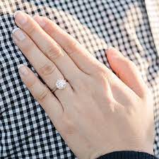 Brilliant Earth Lotus Flower Diamond Ring 0 91 Pretty Engagement Rings Dream Engagement Rings Flower Halo Engagement Ring