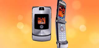 Motorola Razr V3 Cep Telefonu Geri Donebilir Yeni Model Nokia 3310 Nun Anonsu Mwc 2017 De En Cok Ses Getirmis Olaydi Oyle Go Cep Telefonlari Telefonlar Ses