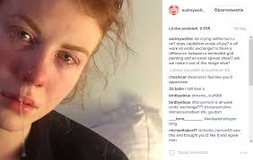 Jeśli muszę się rozbierać, nie chcę być częścią waszej rewolucji. Krytyka  selfie-feminizmu — SZUM