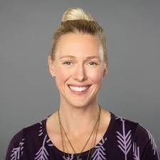 Lindsay Munro's Instagram, Twitter & Facebook