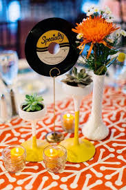 12 Raisons D Organiser Un Mariage Retro Ambiance Sweet Sixties Mariage Com Mariage Retro Mariage Retro Mariage Ikea