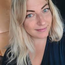 Penny Hoyt's Instagram, Twitter & Facebook