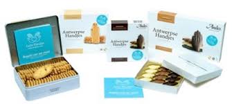 Het koekje, volledige chocoladehandjes en antwerpse handjes maken: Antwerpse Handjes Gulle Handjes De Antwerpse Handjes In Chocolade En Als Koekjes Erkend Als Symbool Van De Vriendschap Worden Tijdelijk Omgedoopt Tot Gulle Handjes Per Verkocht Gulle Handjes Geschenk Voorzien Van Blauwe