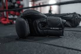 How to measure yourself for boxing gloves sizing once you've assembled the above information, there's one more data point you'll need to help you determine the proper boxing glove fit for you: All You Needed To Know About Boxing Gloves Sizes How To Choose The Right Size Boxing Gloves Be Happy Boxing