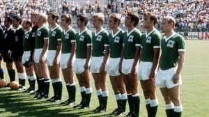 Bei der em 1988 und der wm 1990, bei der er die mannschaft zum titel führte, sowie der wm 1994. Die Deutschen Wm Trikots Von 1954 Bis 2018 In Bildern