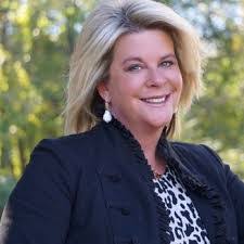 Jennifer Rowland's Instagram, Twitter & Facebook