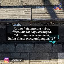Pantun gombal, image via canva.com/goodminds.id. Tuan Pantun Orang Hulu Memalu Nobat Nobat Dipalu Kayu Berangan Fikir Dahulu Sebelum Buat Kalau Dibuat Menyesal Jangan Jompantun Pantunraya Jompantunraya Tuanpantun Richworksraya Ygkurikitukundiygmerahitusaga Dewanbahasadanpustaka