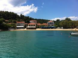 Insula skiathos este binecuvantata cu unele dintre cele mai frumoase peisaje naturale din grecia, fiind o destinatie cosmopolita ce ofera unele dintre cele mai fascinante plaje din tara. Impresii Din Insula Skiathos