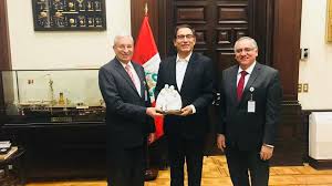 La oficina nacional de procesos electorales (onpe) de perú informó el lunes que, hasta el momento, el maestro castillo ha obtenido el 50,26 % de los votos, mientras que la hija del expresidente alberto fujimori ha conseguido el 49,74 % de los sufragios. Lideres Mormones Y El Presidente Del Peru Sostienen Una Grata Reunion En Palacio De Gobierno