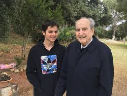 Ένας από τους μεγαλύτερους ηγέτες της μεταπολεμικής ελλάδας, η τρικυμιώδης διαδρομή του οποίου σημάδεψε τις πολιτικές εξελίξεις επί επτά δεκ. H Fwto Toy Epitimoy Me Ton Eggono Sto Twitter Apo Ton Kyriako Mhtsotakh